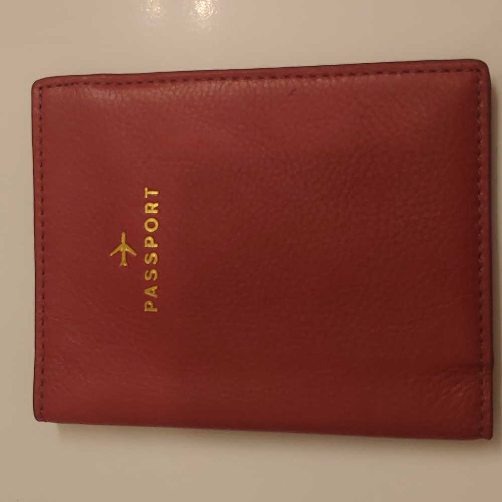 Fossil passport case
